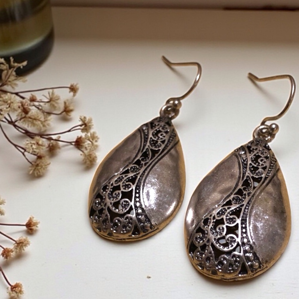PREMIER DESIGNS Elegant Silver Teardrop Earrings